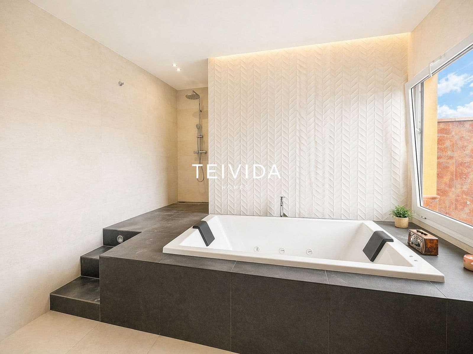 4 soveværelse Villa til salg i Las Rosas (Las Galletas) med swimmingpool garage - € 475.000 (Ref: 9805547)