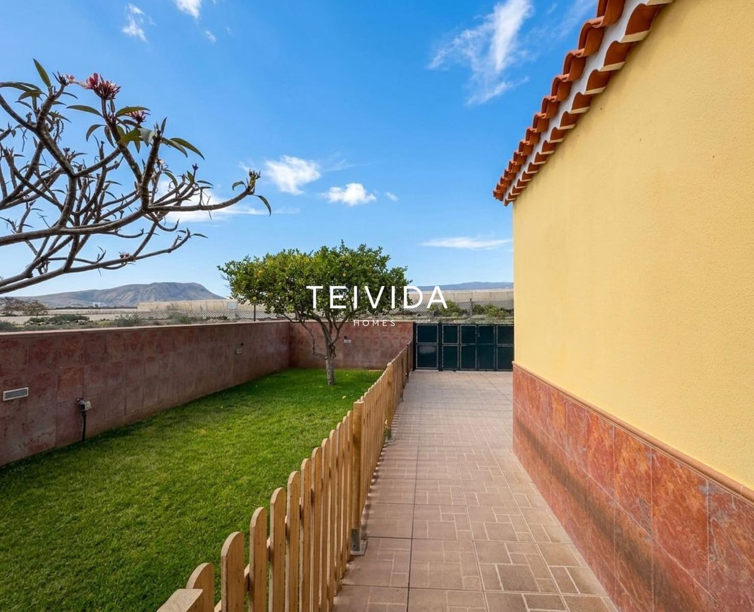 4 soveværelse Villa til salg i Las Rosas (Las Galletas) med swimmingpool garage - € 475.000 (Ref: 9805547)