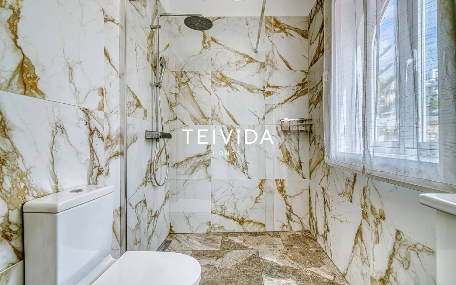 4 sovrum Hus till salu i San Eugenio med garage - 799 000 € (Ref: 9805548)