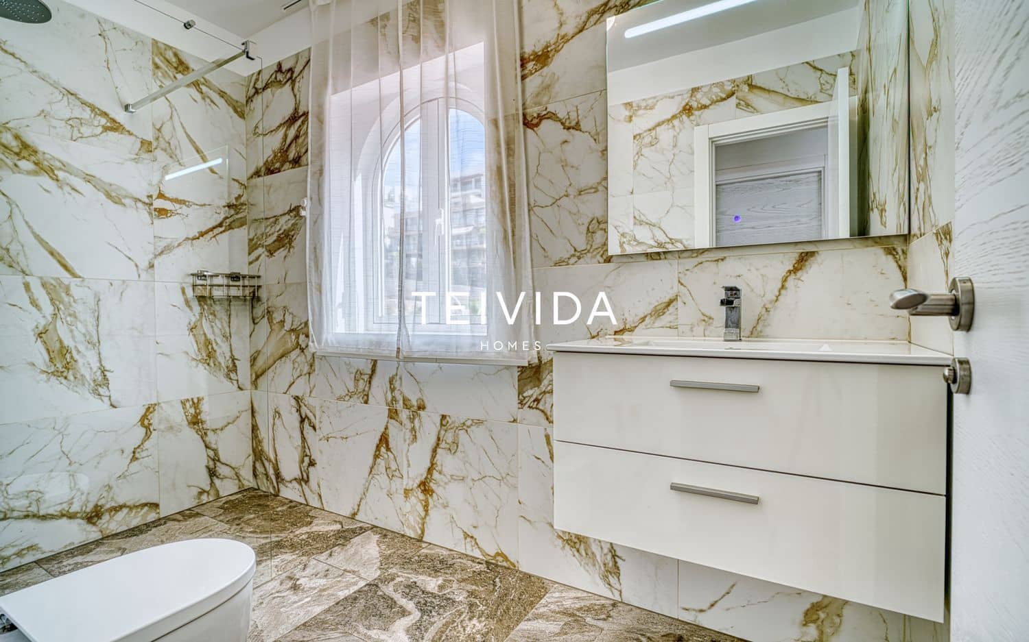 4 sovrum Hus till salu i San Eugenio med garage - 799 000 € (Ref: 9805548)