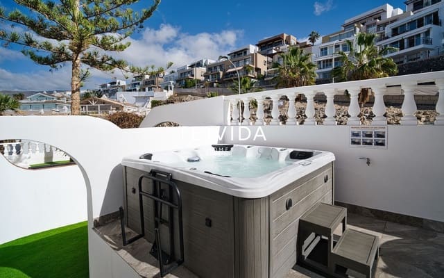 4 bedroom Townhouse for sale in San Eugenio, Adeje with garage - € 799,000 (Ref: 9805548)
