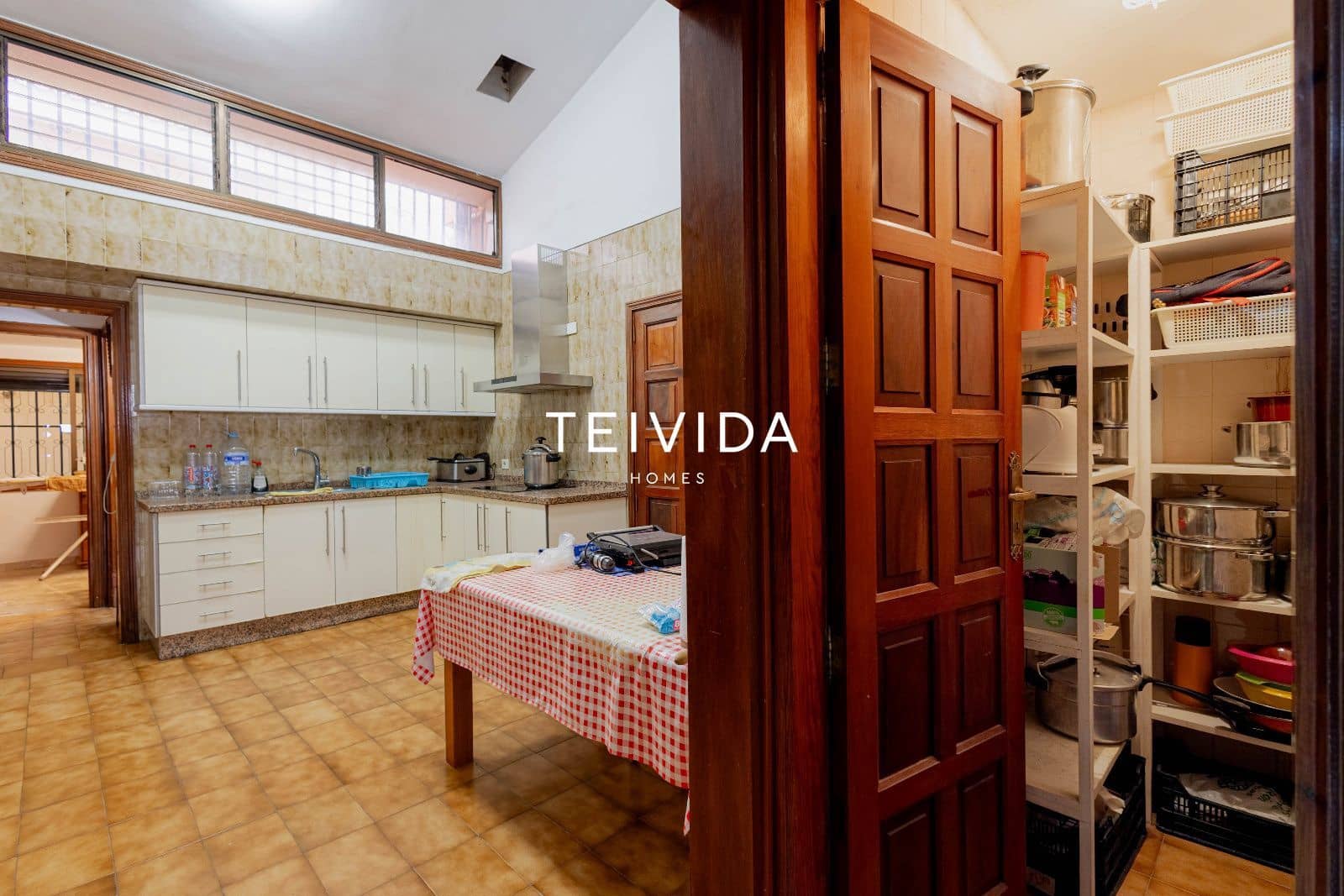 5 bedroom Villa for sale in Santa Cruz de Tenerife with pool garage - € 890,000 (Ref: 9824149)