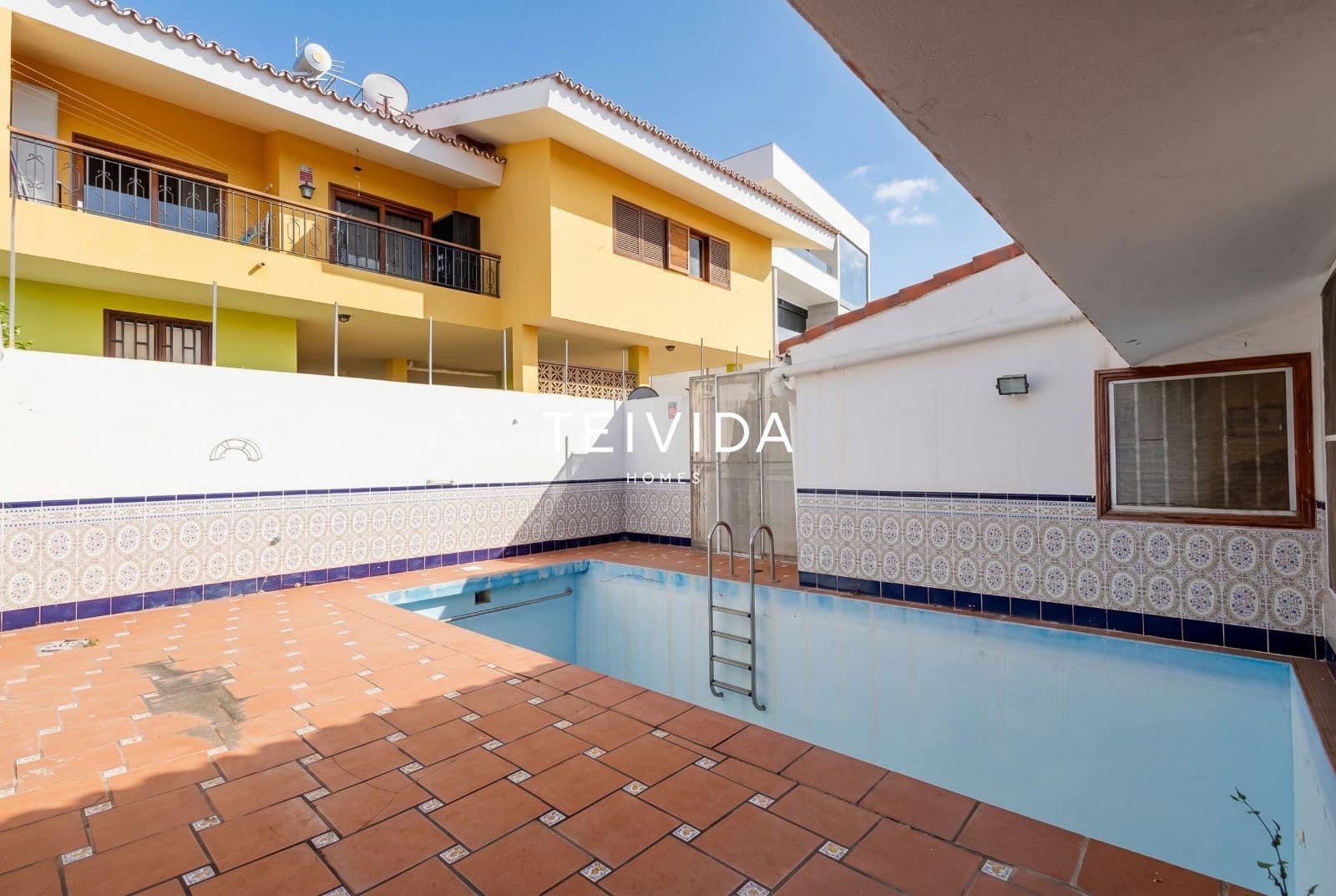 5 bedroom Villa for sale in Santa Cruz de Tenerife with pool garage - € 890,000 (Ref: 9824149)
