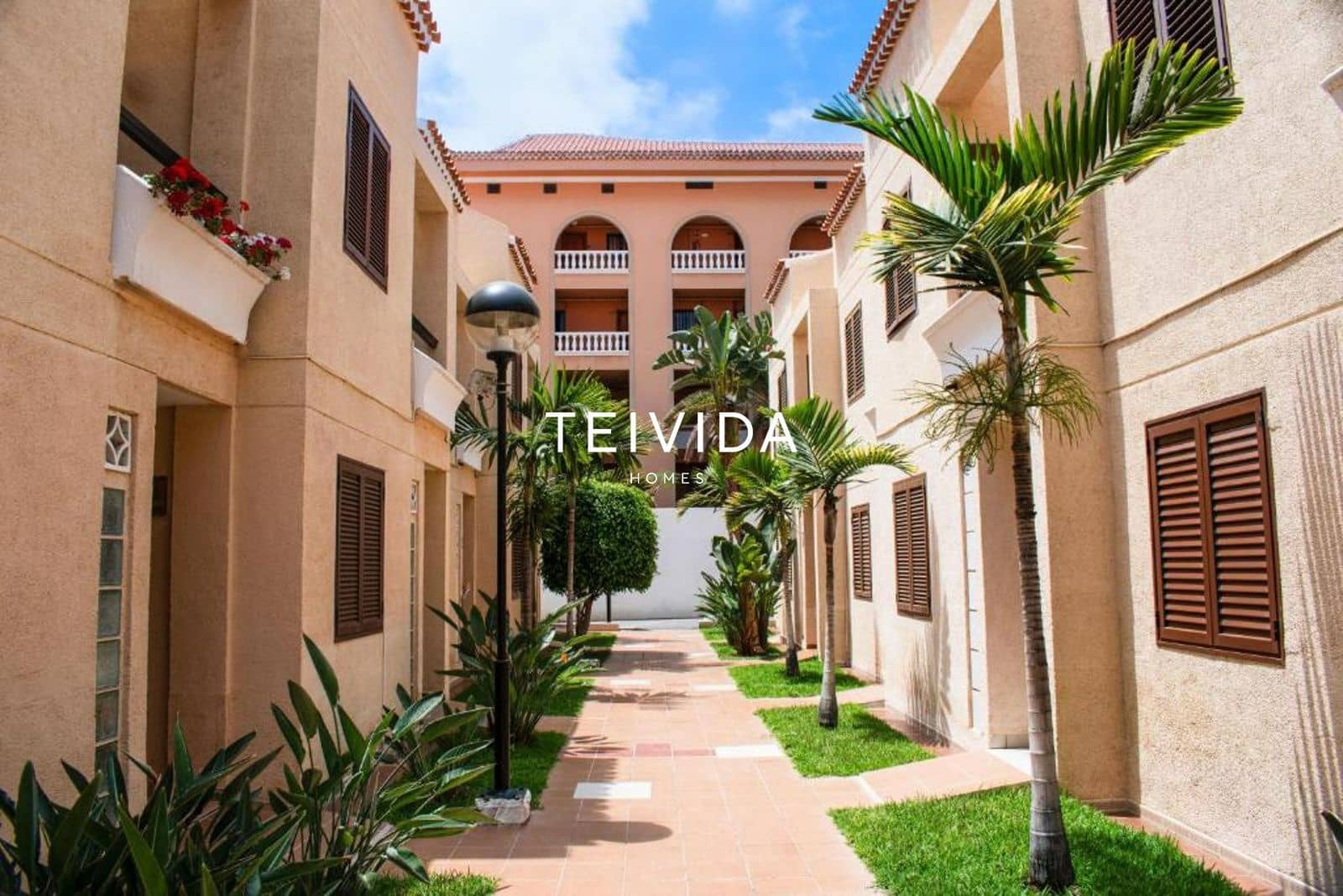 2 bedroom Flat for rent in Playa de las Americas with pool - € 1,600 (Ref: 9854574)
