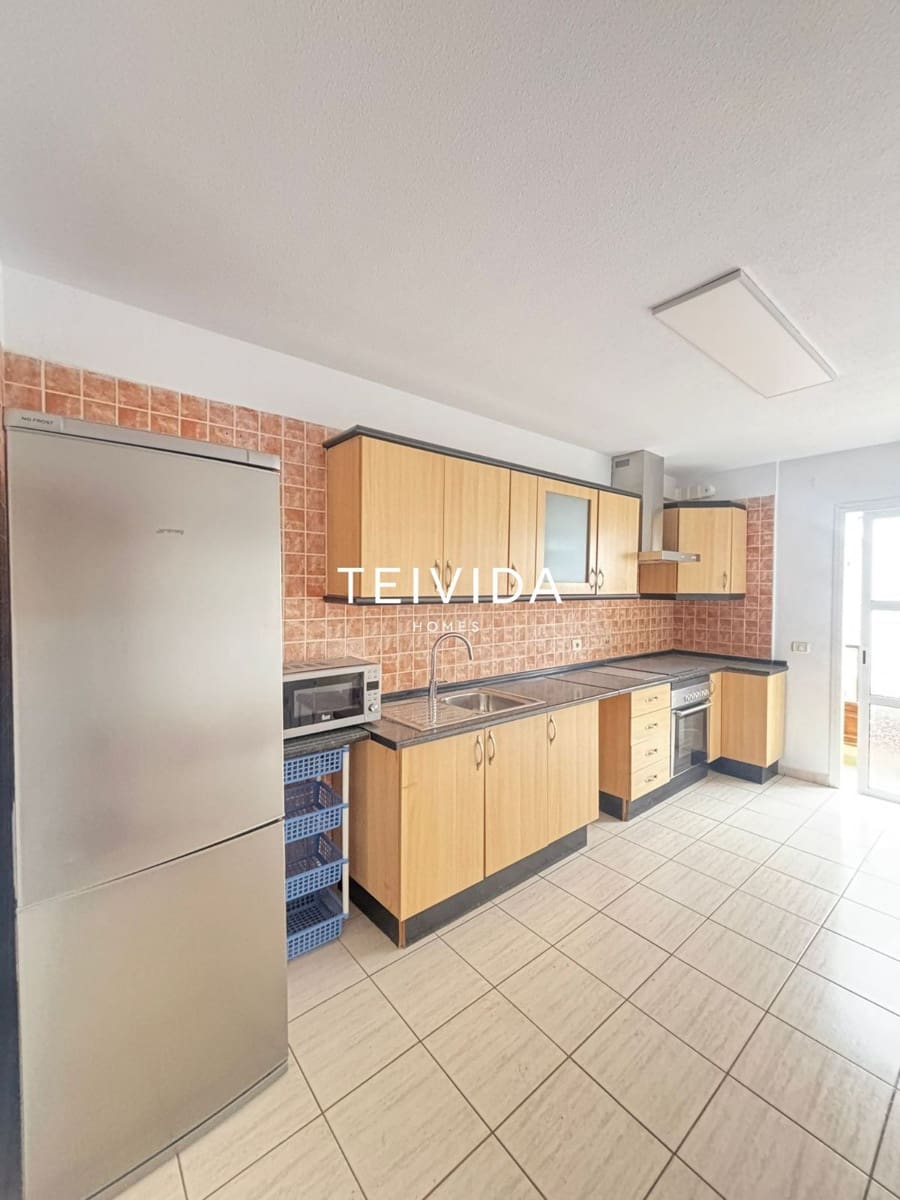 3 bedroom Flat for rent in Valle de San Lorenzo with garage - € 1,450 (Ref: 9854575)