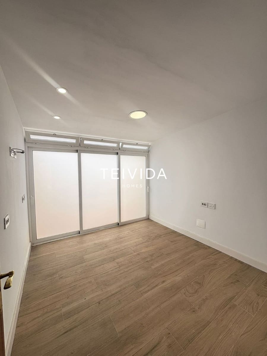 3 bedroom Flat for rent in Valle de San Lorenzo with garage - € 1,450 (Ref: 9854575)