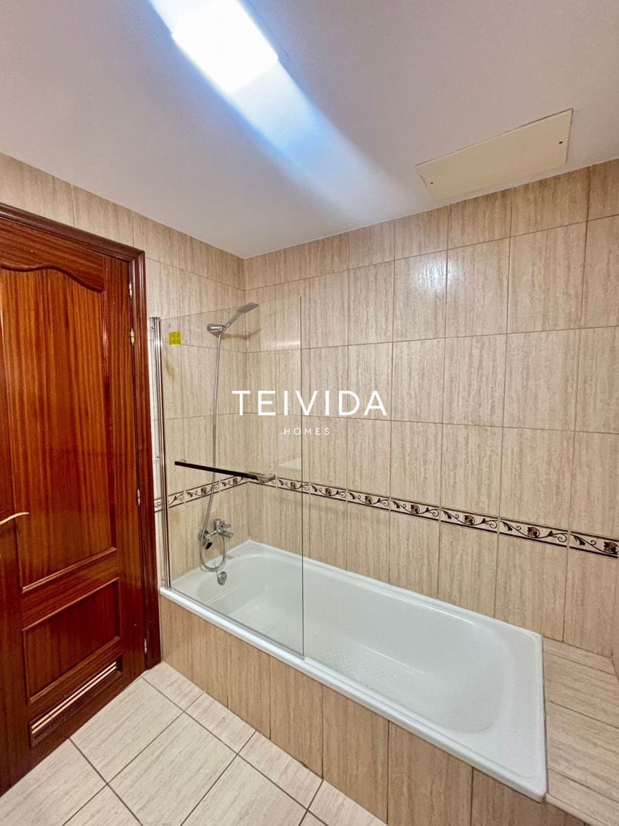 3 bedroom Flat for rent in Valle de San Lorenzo with garage - € 1,450 (Ref: 9854575)