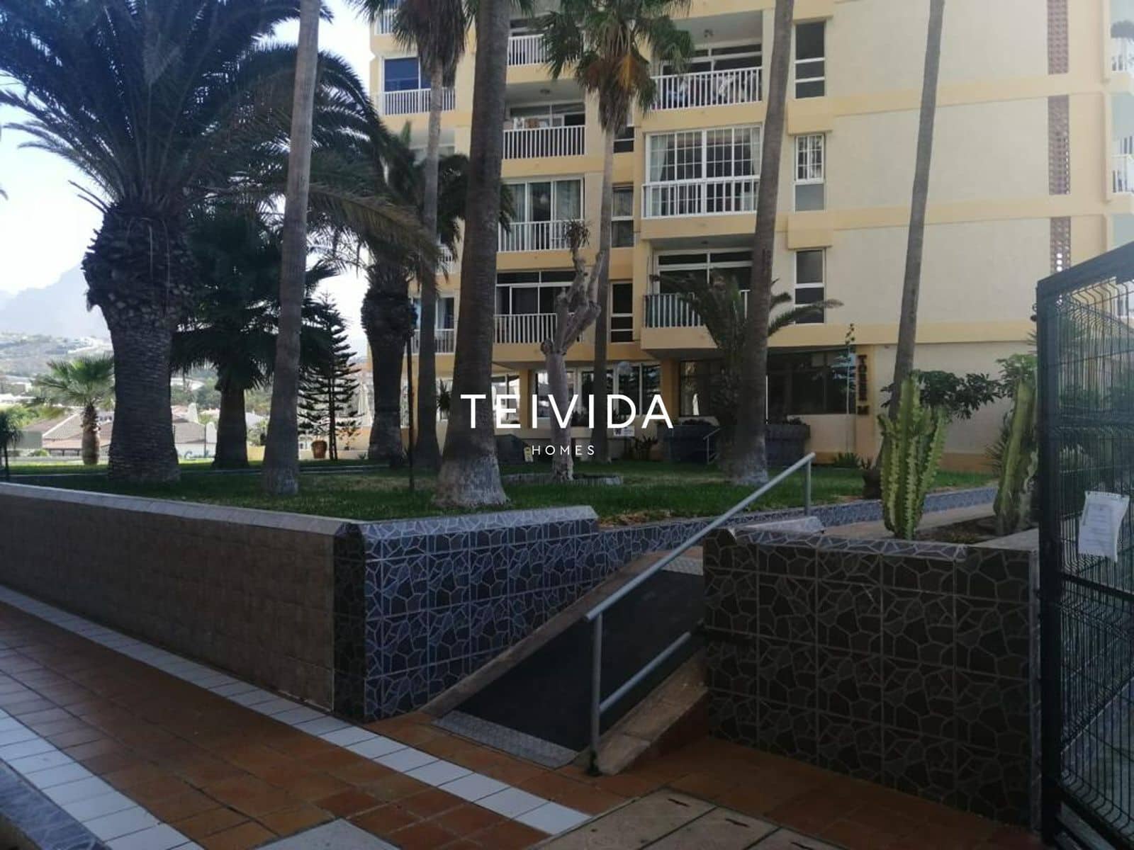 1 bedroom Flat for sale in Playa de las Americas with pool - € 273,000 (Ref: 9854585)