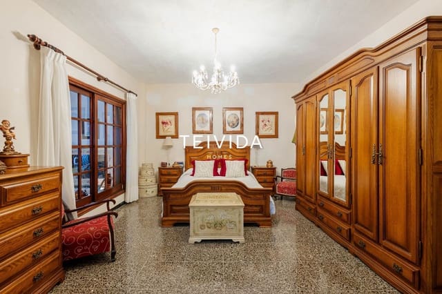 4 sovrum Villa till salu i Santa Cruz de Tenerife med garage - 580 000 € (Ref: 9854596)