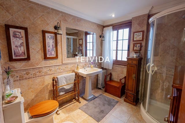 4 sovrum Villa till salu i Santa Cruz de Tenerife med garage - 580 000 € (Ref: 9854596)