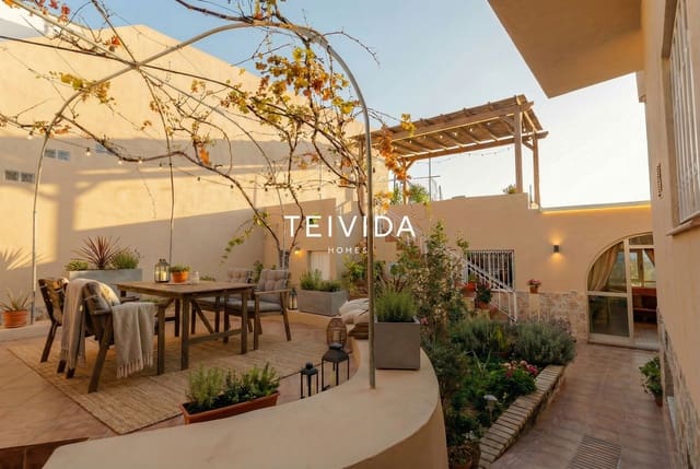 8 soverom Villa til salgs i Cabo Blanco, Arona - € 1 600 000 (Ref: 9854597)