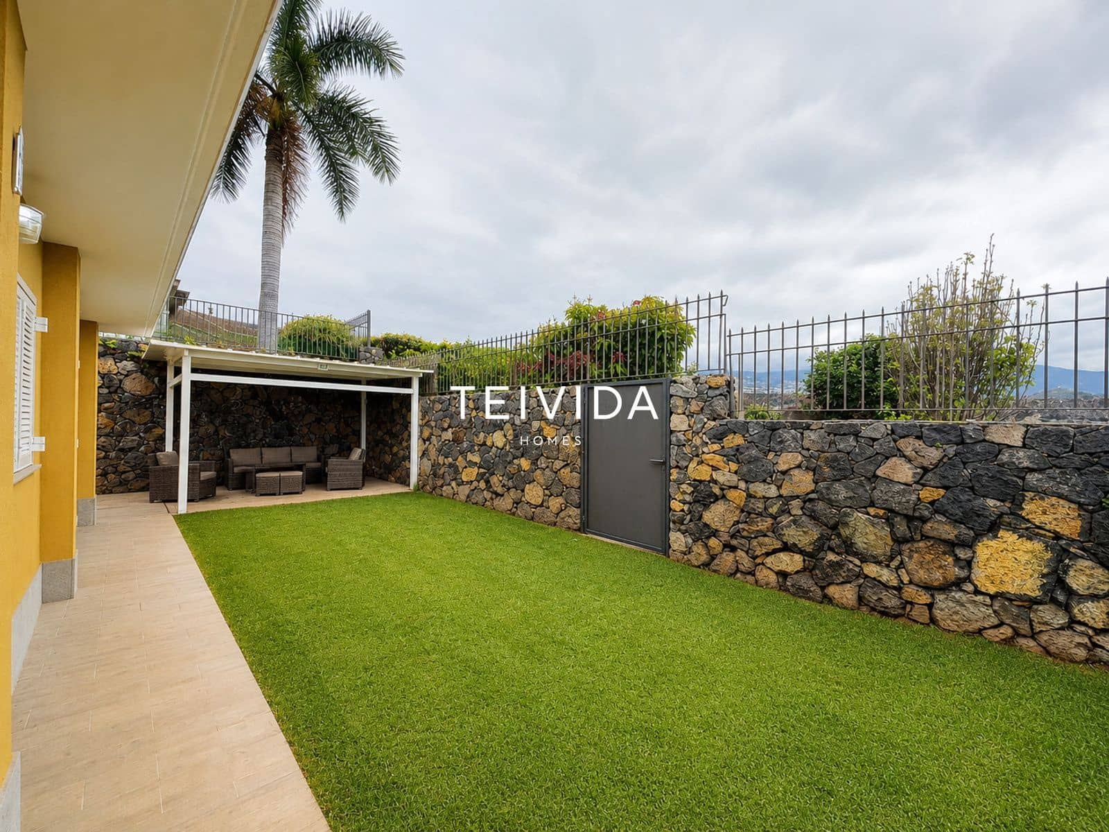 4 makuuhuone Huvila vuokrattavana paikassa Santa Cruz de Tenerife mukana uima-altaan 
autotalli - 2 500 € (Ref: 9854600)