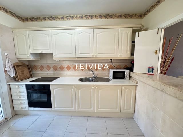 Asunto vuokrattavana paikassa Los Cristianos, Arona mukana uima-altaan 
autotalli - 2 500 € (Ref: 9860793)