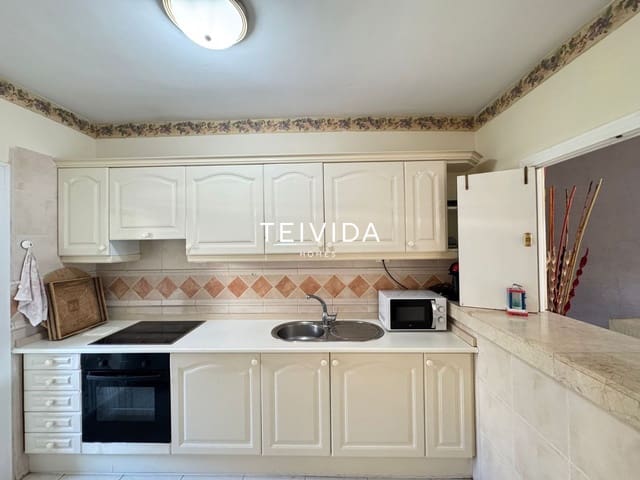 Asunto vuokrattavana paikassa Los Cristianos, Arona mukana uima-altaan 
autotalli - 2 500 € (Ref: 9860793)