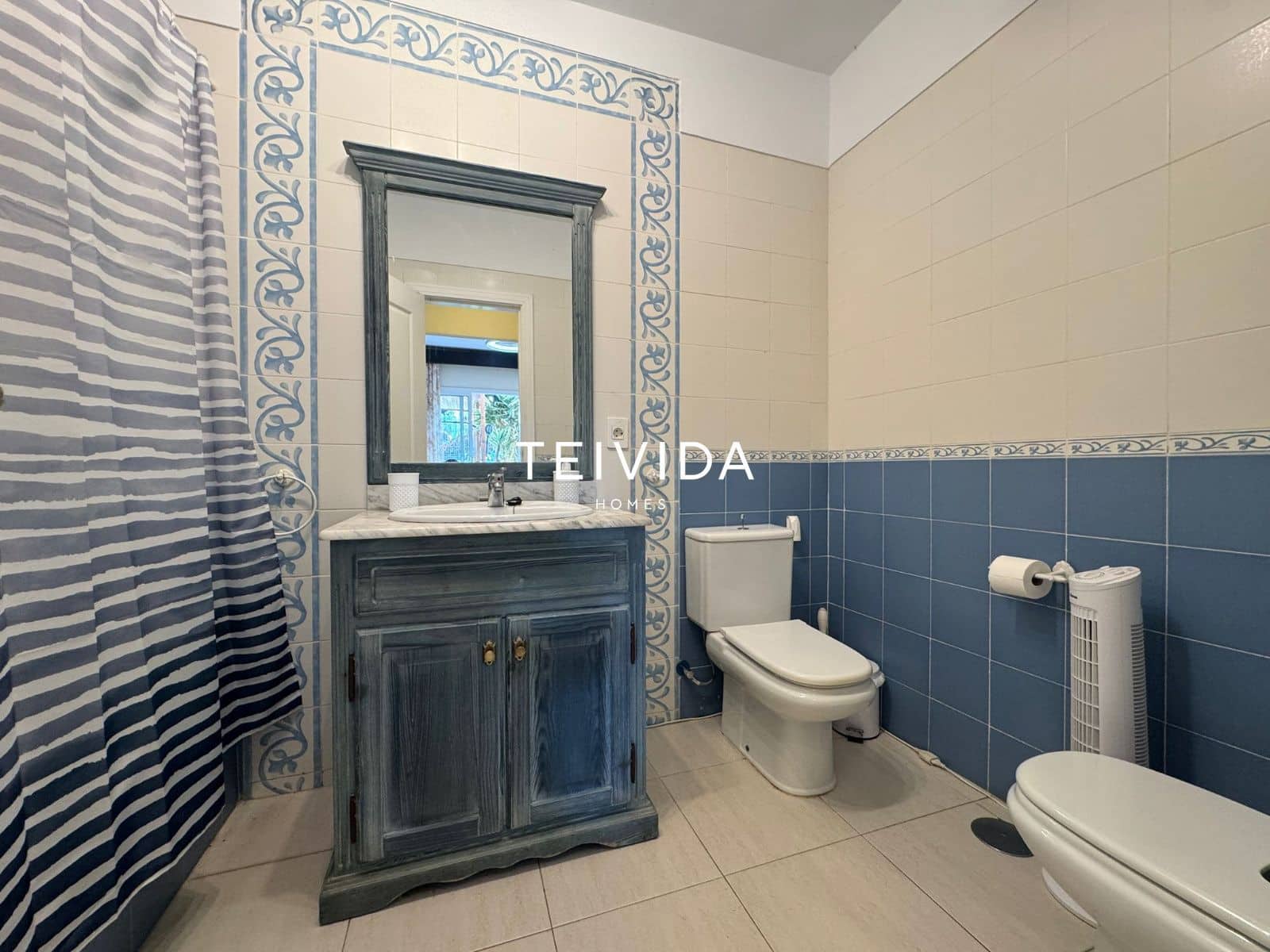 Flat for rent in Los Cristianos with pool garage - € 2,500 (Ref: 9860793)