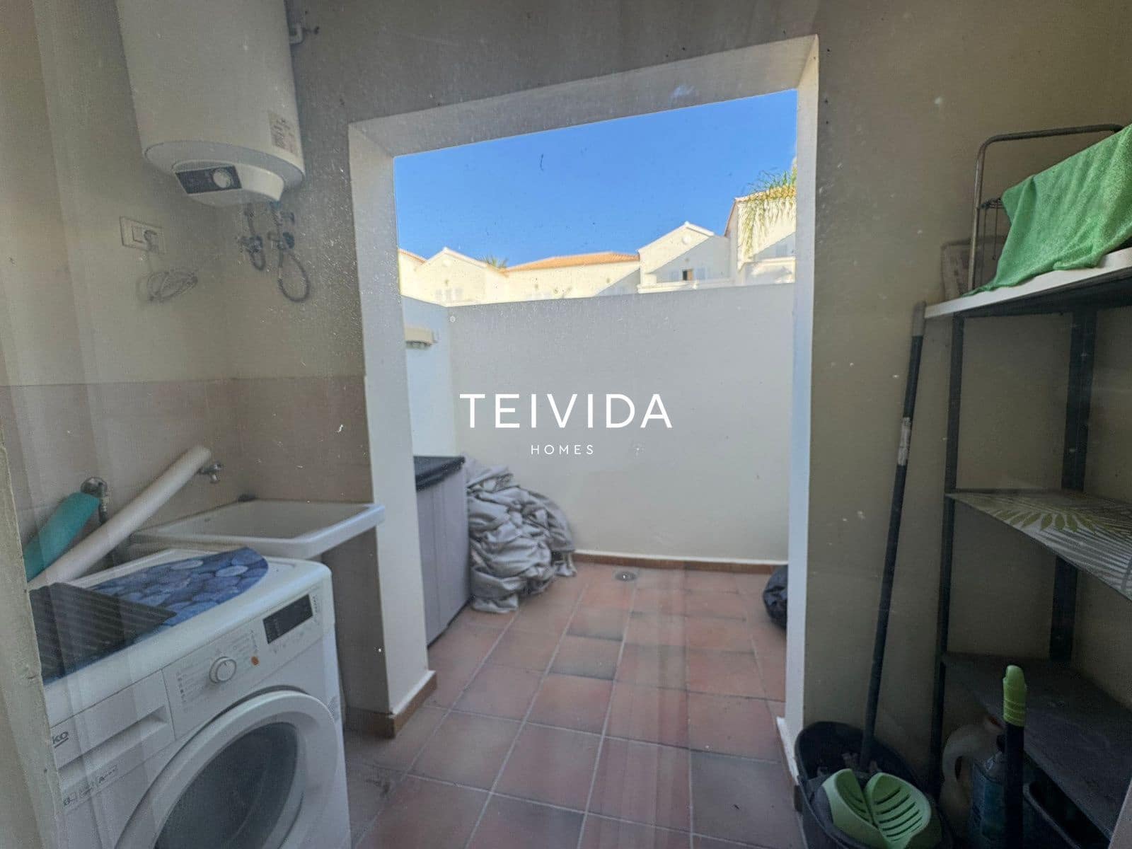Flat for rent in Los Cristianos with pool garage - € 2,500 (Ref: 9860793)