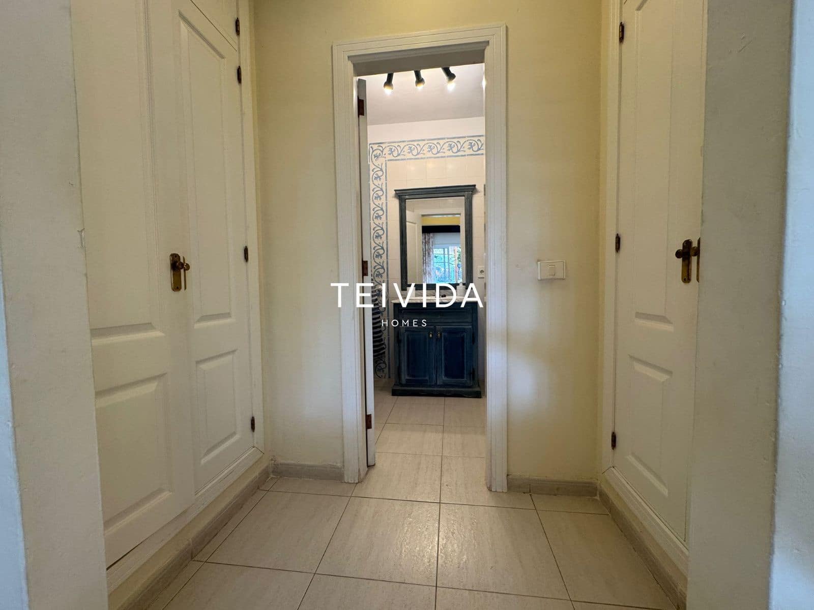 Flat for rent in Los Cristianos with pool garage - € 2,500 (Ref: 9860793)