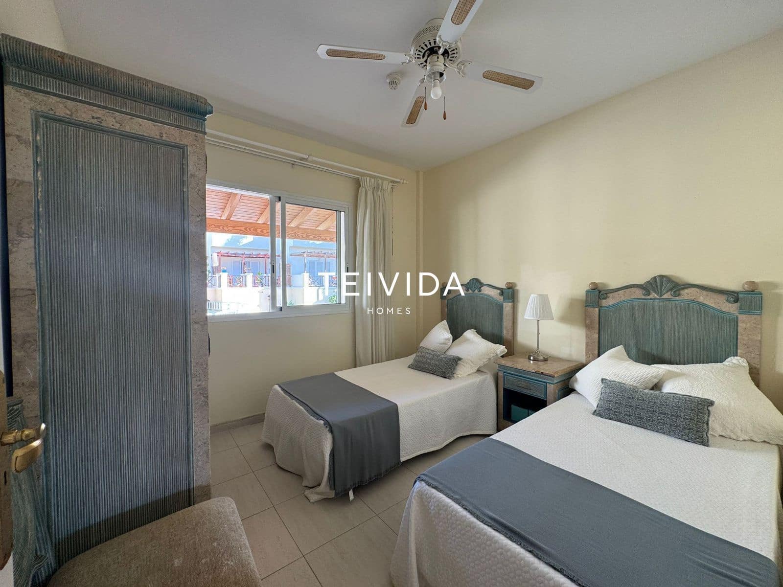 Flat for rent in Los Cristianos with pool garage - € 2,500 (Ref: 9860793)