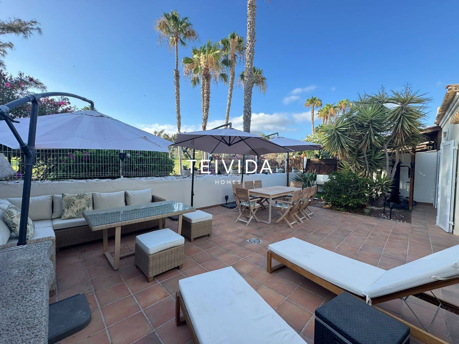 Flat for rent in Los Cristianos with pool garage - € 2,500 (Ref: 9860793)