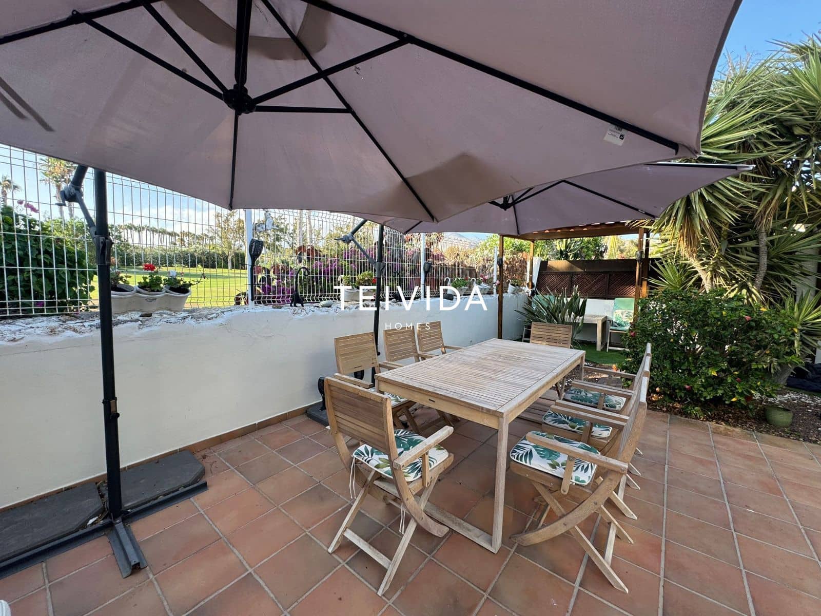 Flat for rent in Los Cristianos with pool garage - € 2,500 (Ref: 9860793)