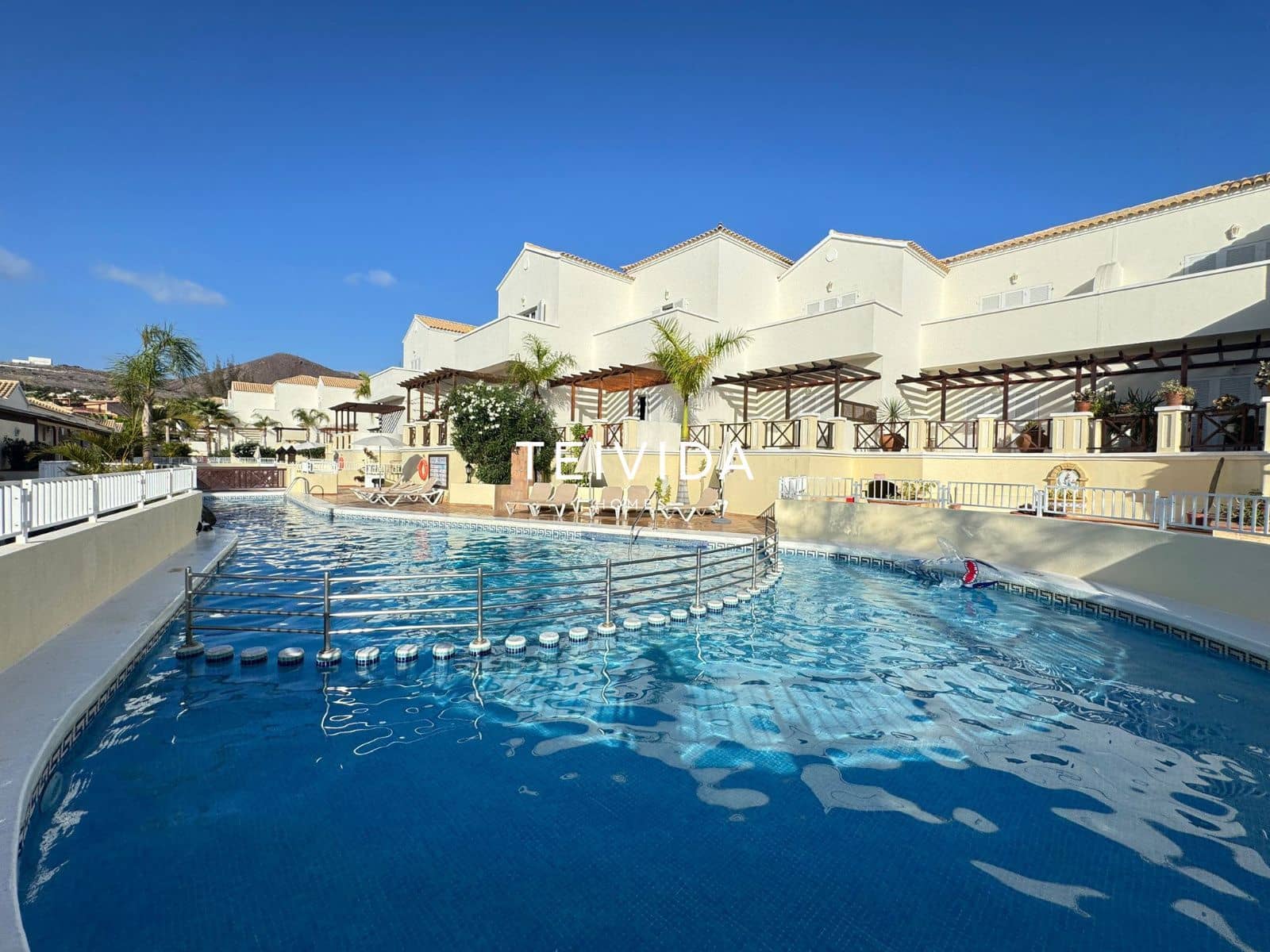 Flat for rent in Los Cristianos with pool garage - € 2,500 (Ref: 9860793)