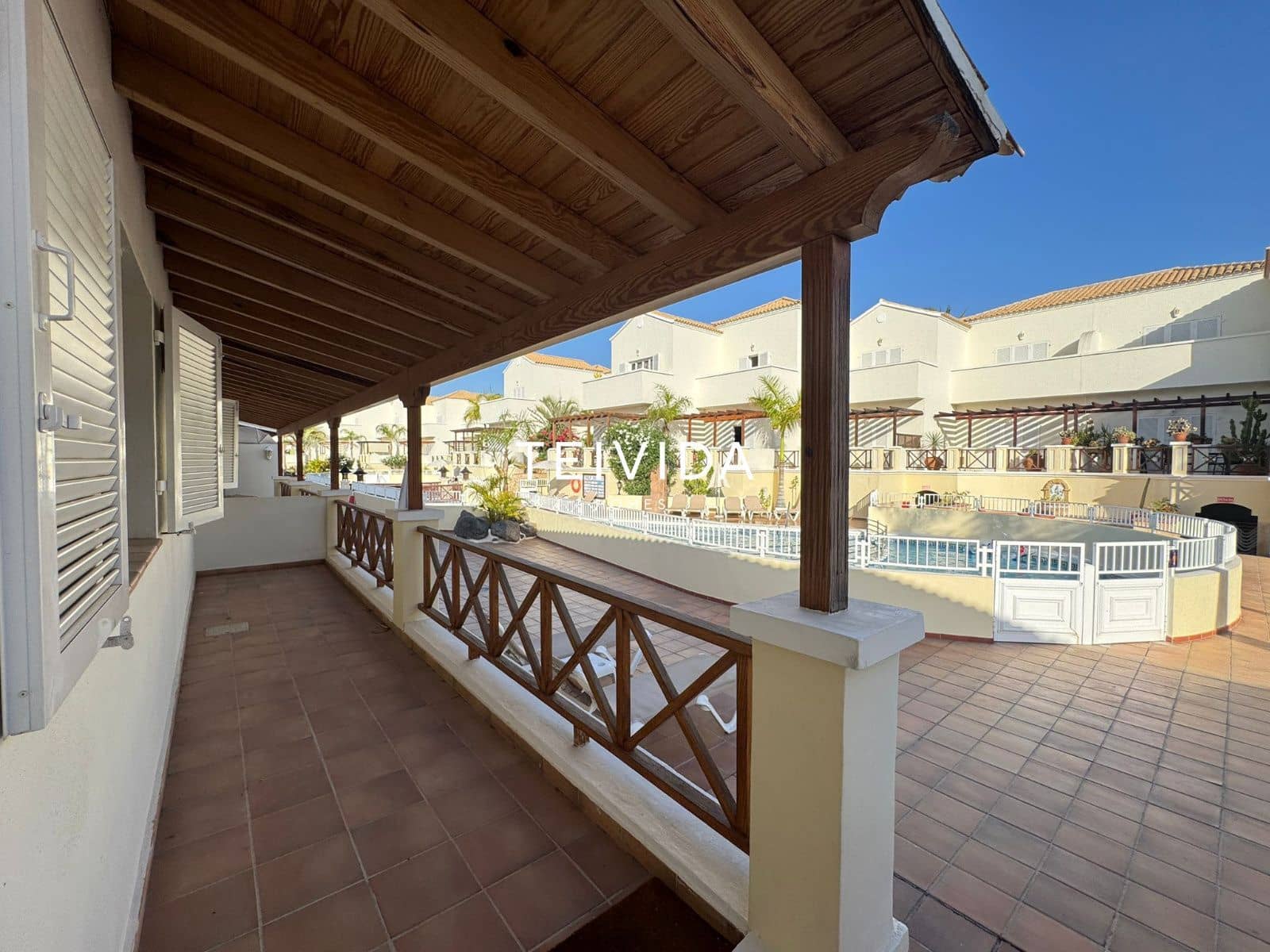Flat for rent in Los Cristianos with pool garage - € 2,500 (Ref: 9860793)