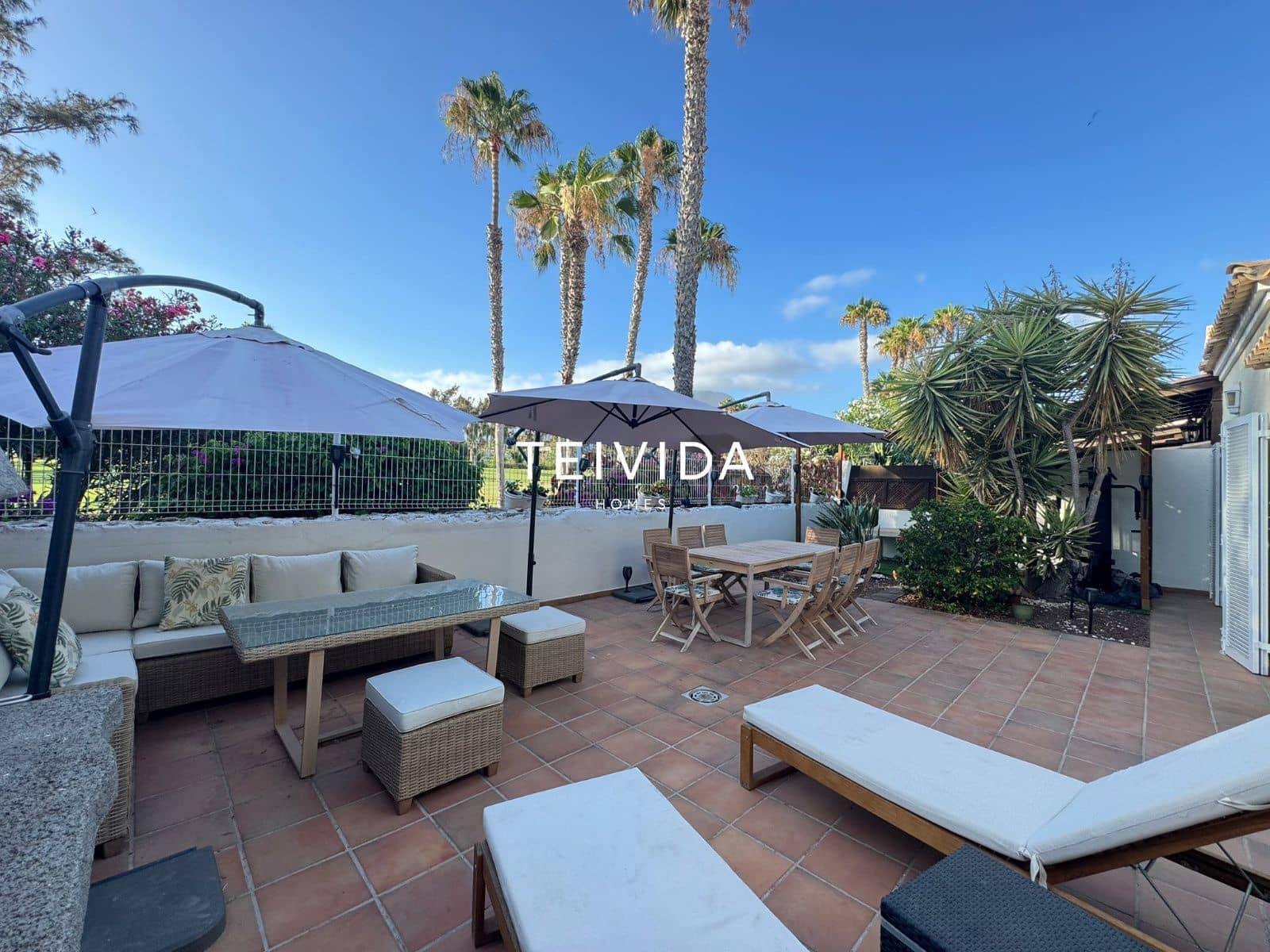 Flat for rent in Los Cristianos with pool garage - € 2,500 (Ref: 9860793)