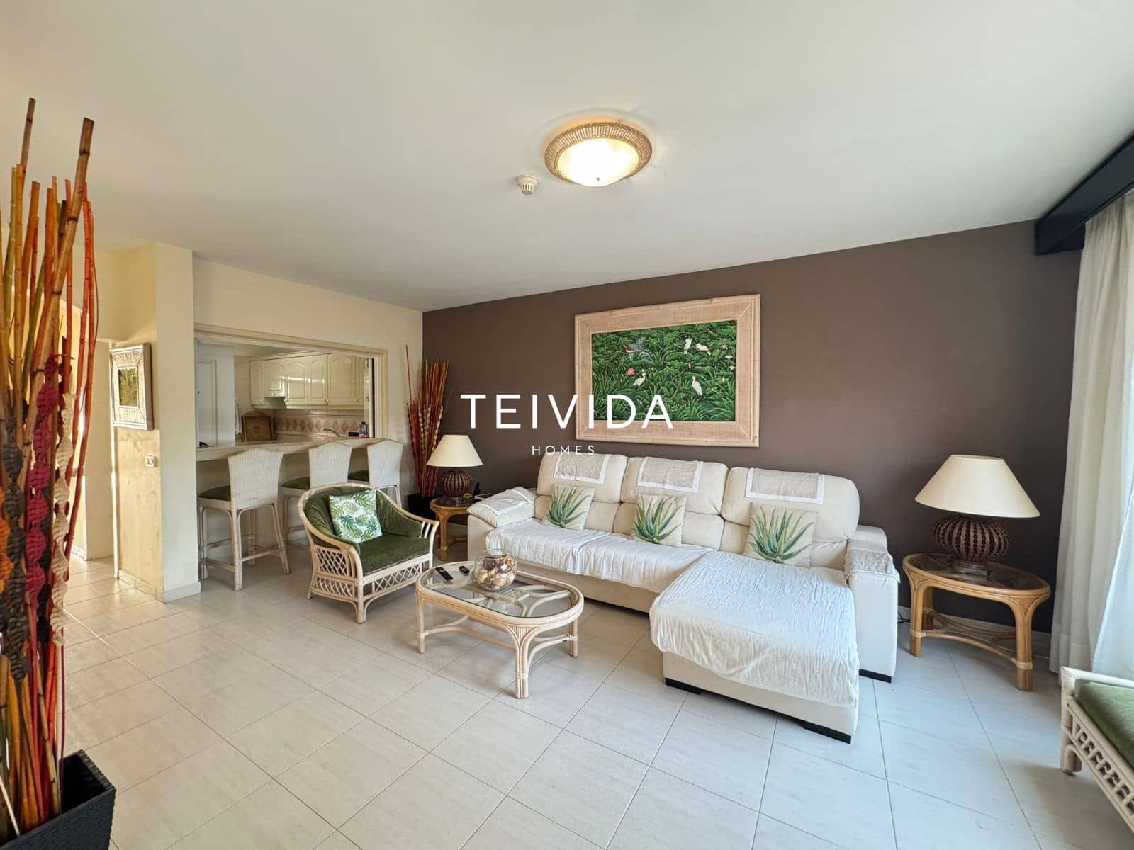 Flat for rent in Los Cristianos with pool garage - € 2,500 (Ref: 9860793)