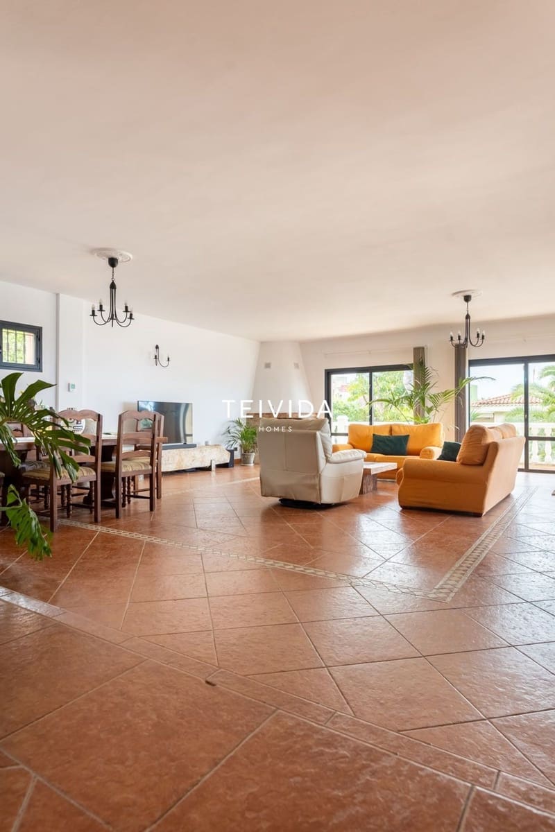 3 bedroom Villa for sale in Tacoronte with garage - € 825,000 (Ref: 9883838)