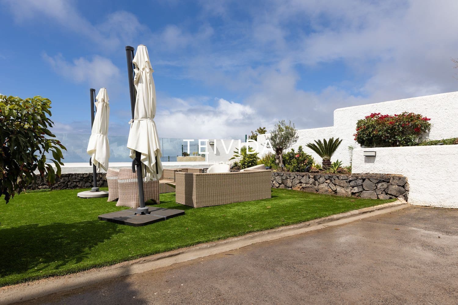 3 bedroom Villa for sale in Tacoronte with garage - € 825,000 (Ref: 9883838)