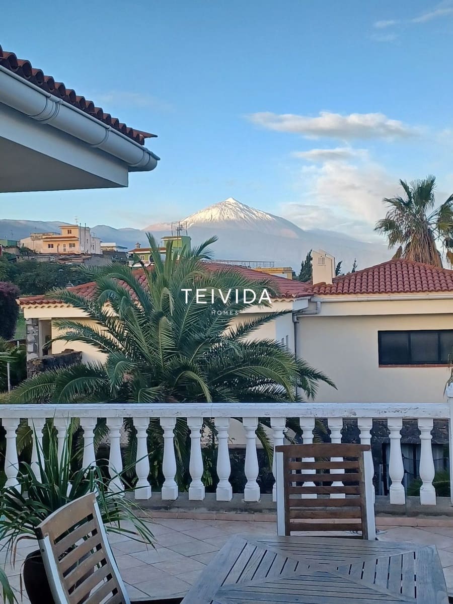 3 bedroom Villa for sale in Tacoronte with garage - € 825,000 (Ref: 9883838)