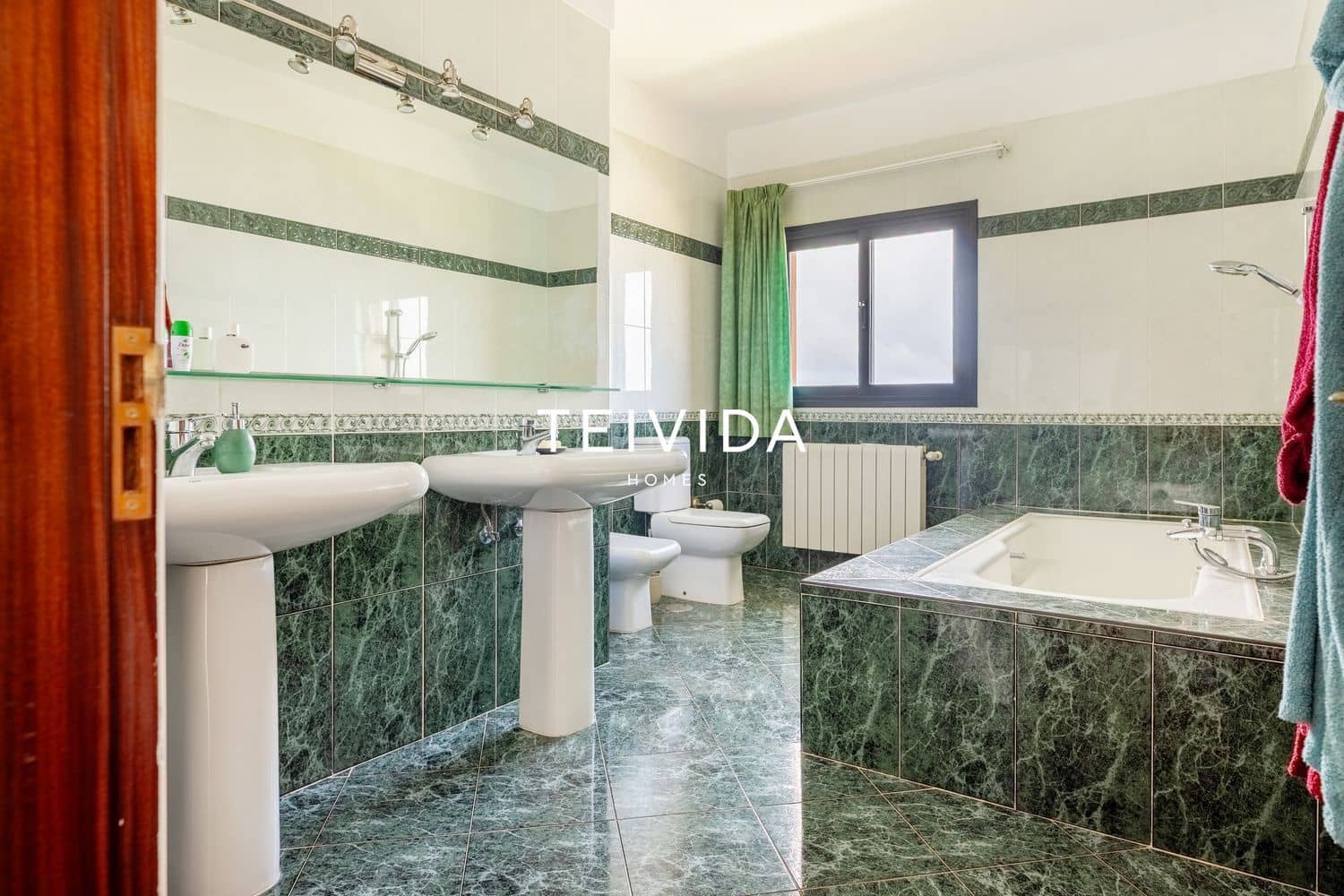 3 bedroom Villa for sale in Tacoronte with garage - € 825,000 (Ref: 9883838)