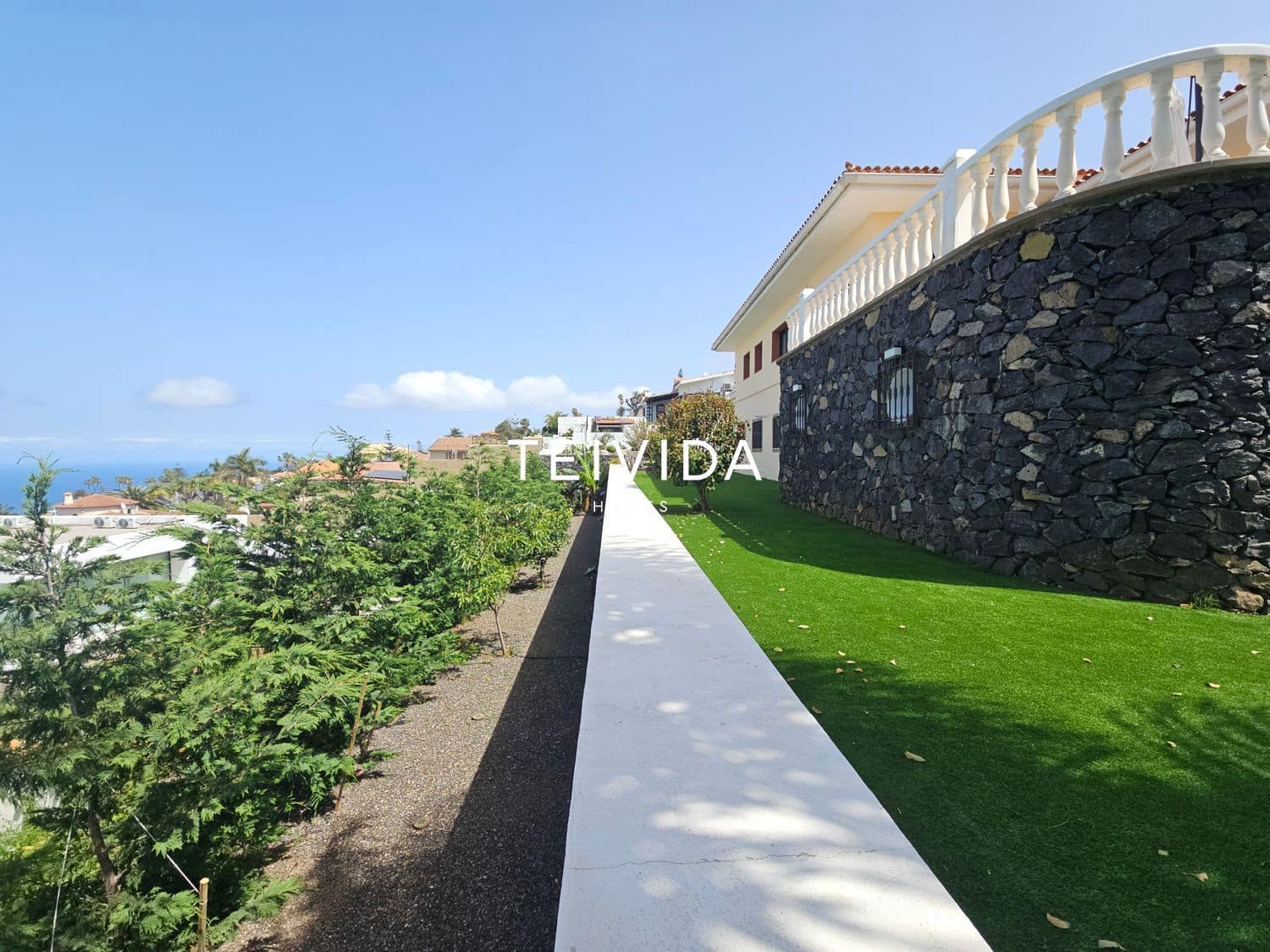3 bedroom Villa for sale in Tacoronte with garage - € 825,000 (Ref: 9883838)