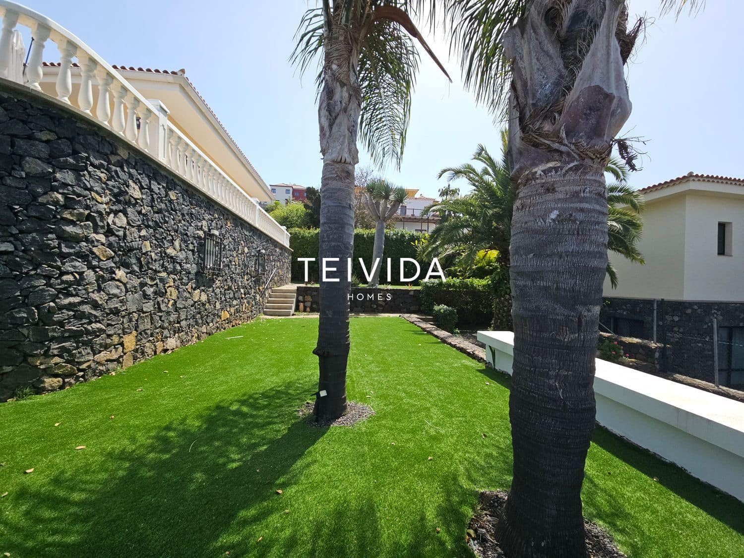 3 bedroom Villa for sale in Tacoronte with garage - € 825,000 (Ref: 9883838)