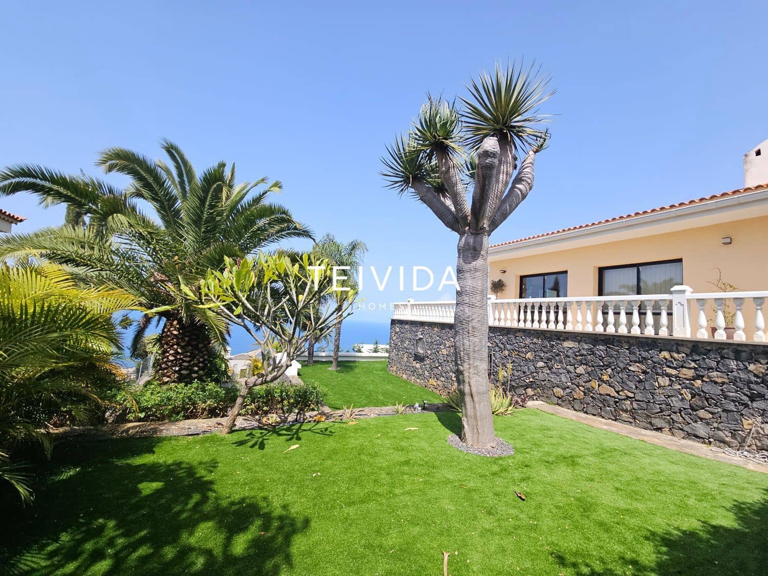 3 bedroom Villa for sale in Tacoronte with garage - € 825,000 (Ref: 9883838)