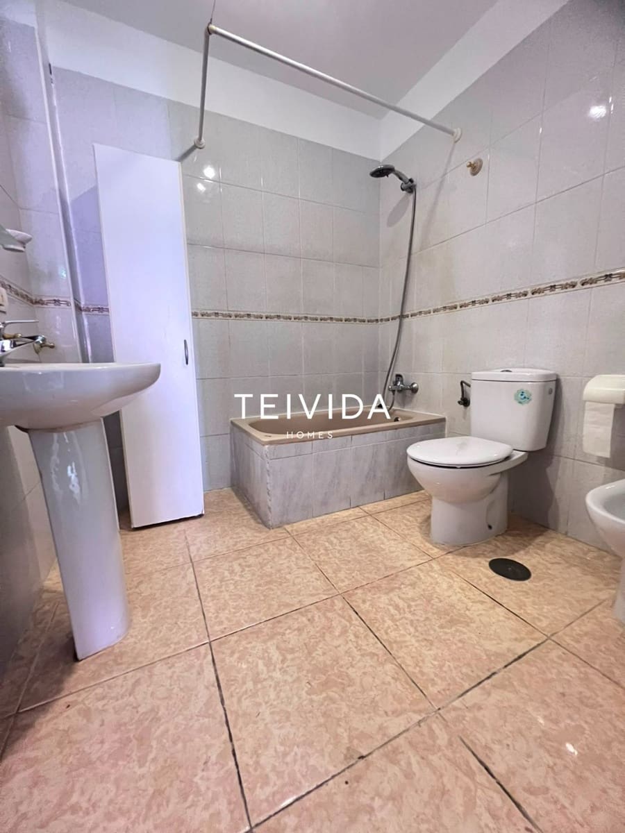 2 slaapkamer Flat te koop in Las Galletas met garage - € 210.000 (Ref: 9883839)