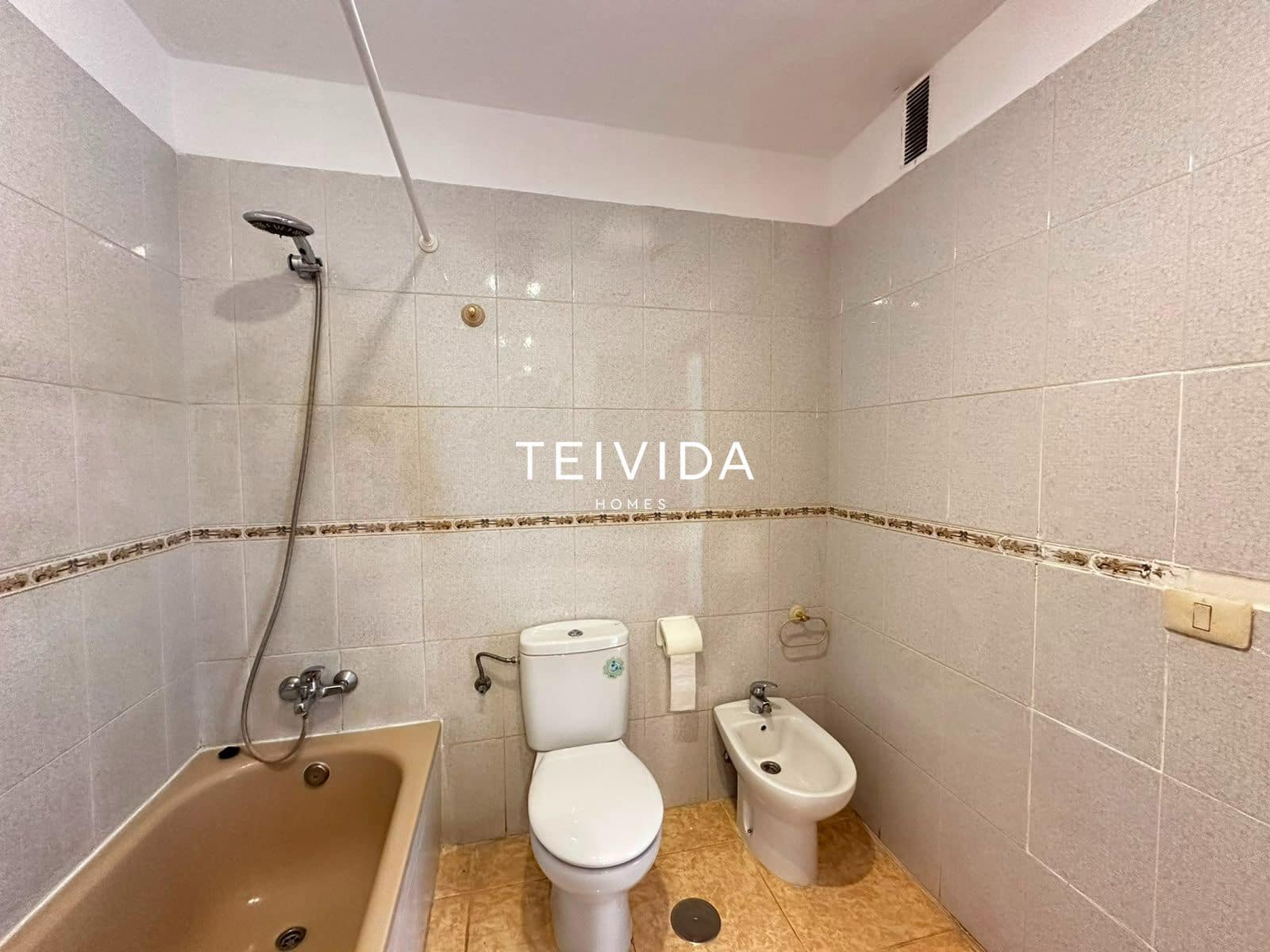 2 slaapkamer Flat te koop in Las Galletas met garage - € 210.000 (Ref: 9883839)