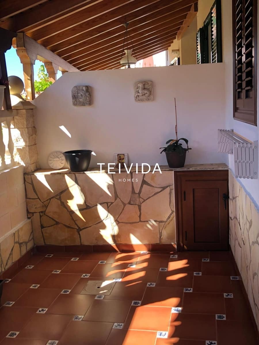 4 sovrum Hus till salu i San Eugenio med pool garage - 995 000 € (Ref: 9898373)