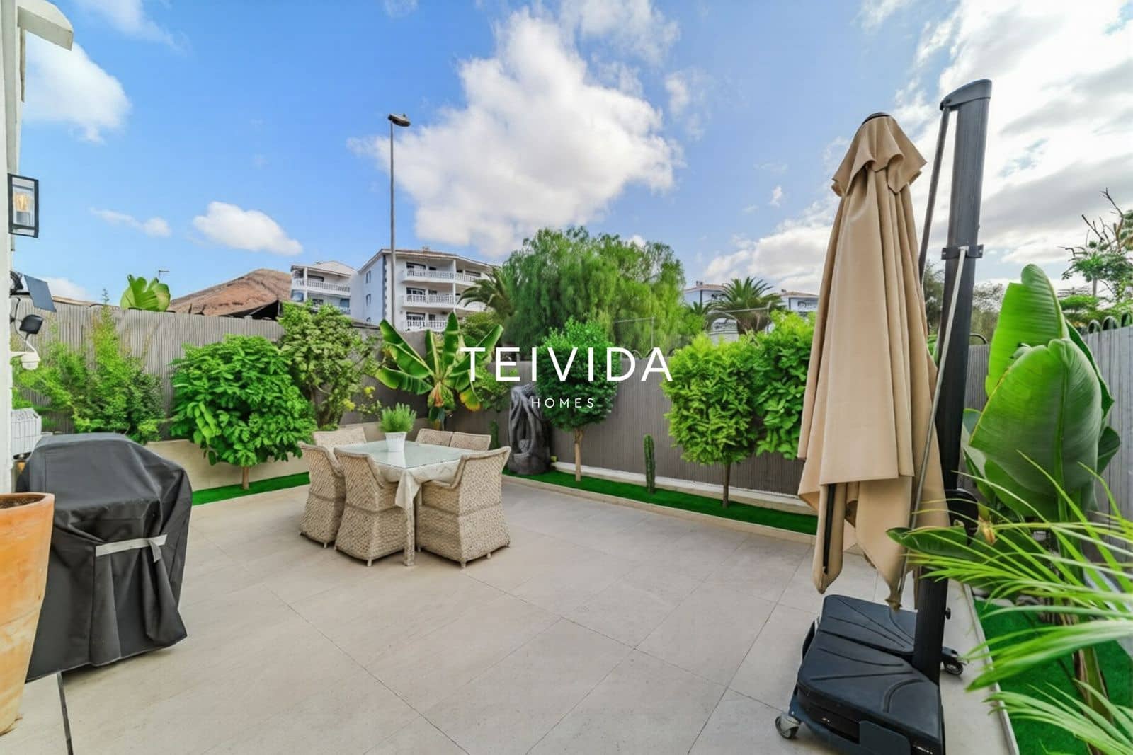 3 sypialnia Mieszkanie na sprzedaż w Los Cristianos z basenem garażem - 630 000 € (Ref: 9898376)