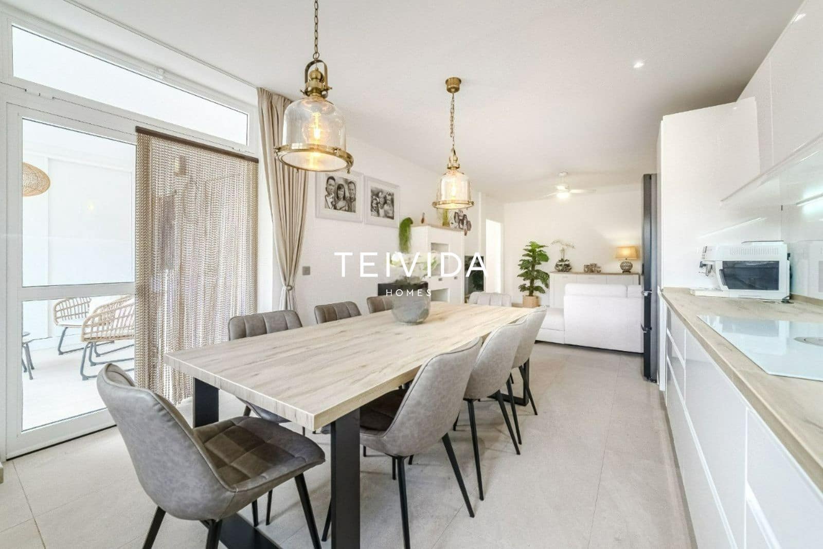 3 sypialnia Mieszkanie na sprzedaż w Los Cristianos z basenem garażem - 630 000 € (Ref: 9898376)