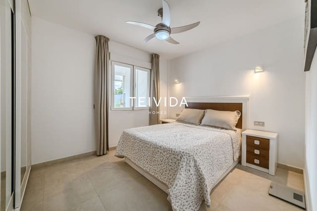 Piso de 3 habitaciones en Los Cristianos, Arona en venta con piscina garaje - 630.000 € (Ref: 9898376)