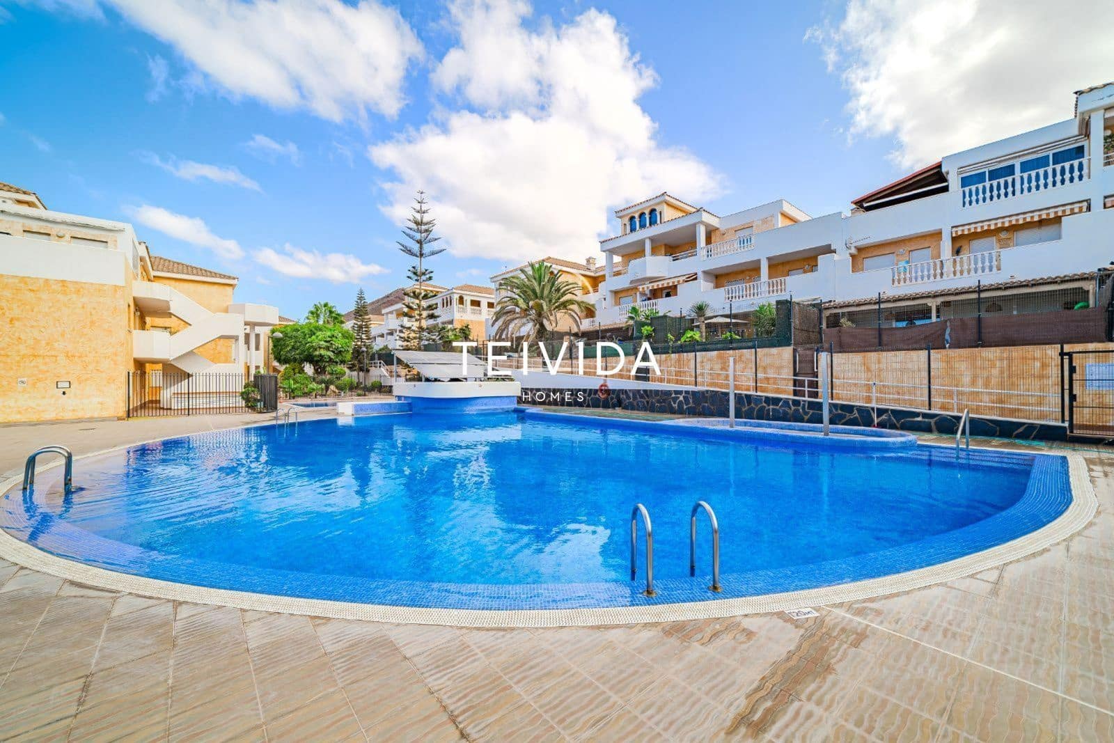 3 sypialnia Mieszkanie na sprzedaż w Los Cristianos z basenem garażem - 630 000 € (Ref: 9898376)