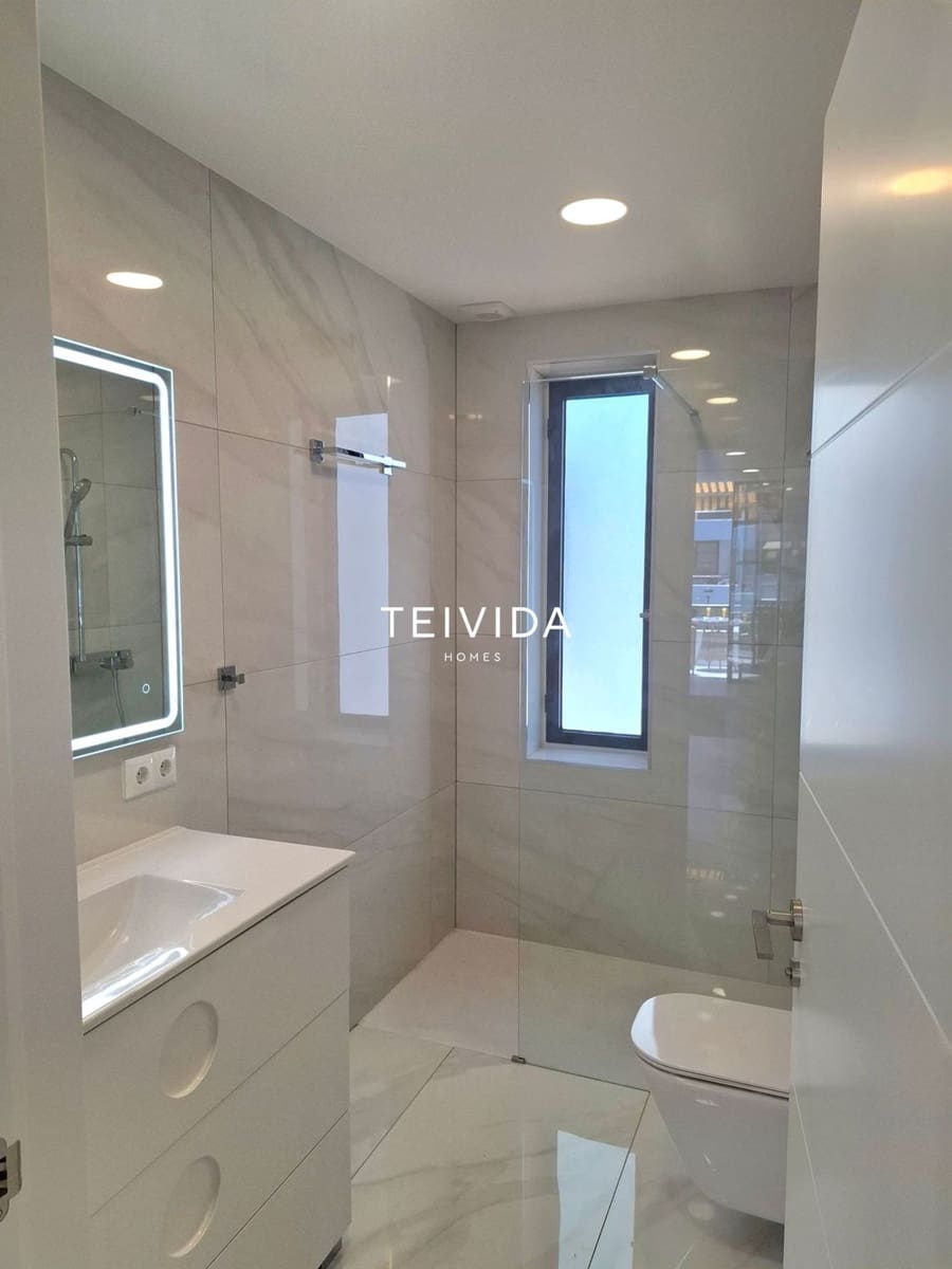 2 sovrum Lägenhet till salu i Playa de las Americas med pool - 498 000 € (Ref: 9898377)