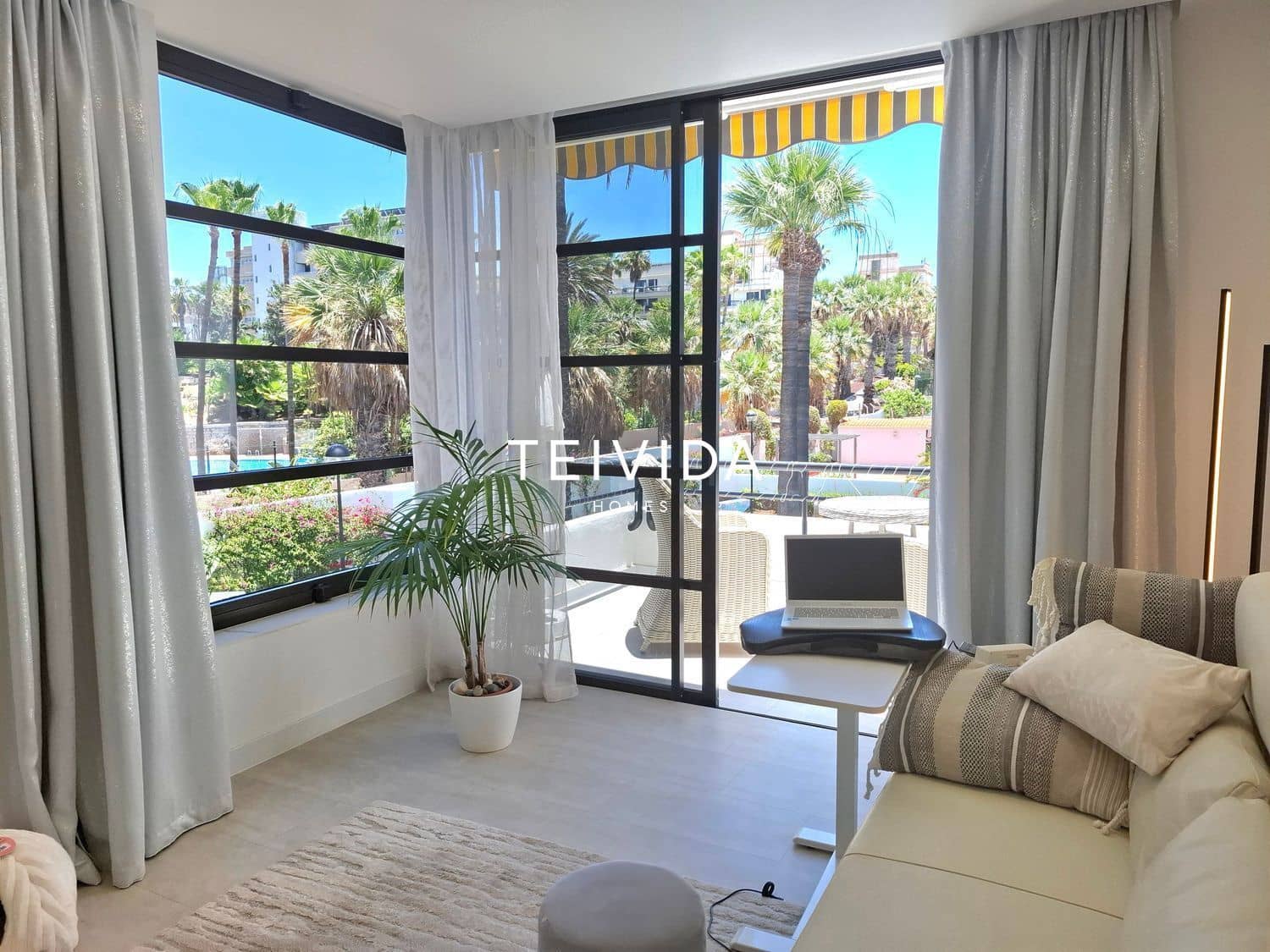 2 sovrum Lägenhet till salu i Playa de las Americas med pool - 498 000 € (Ref: 9898377)