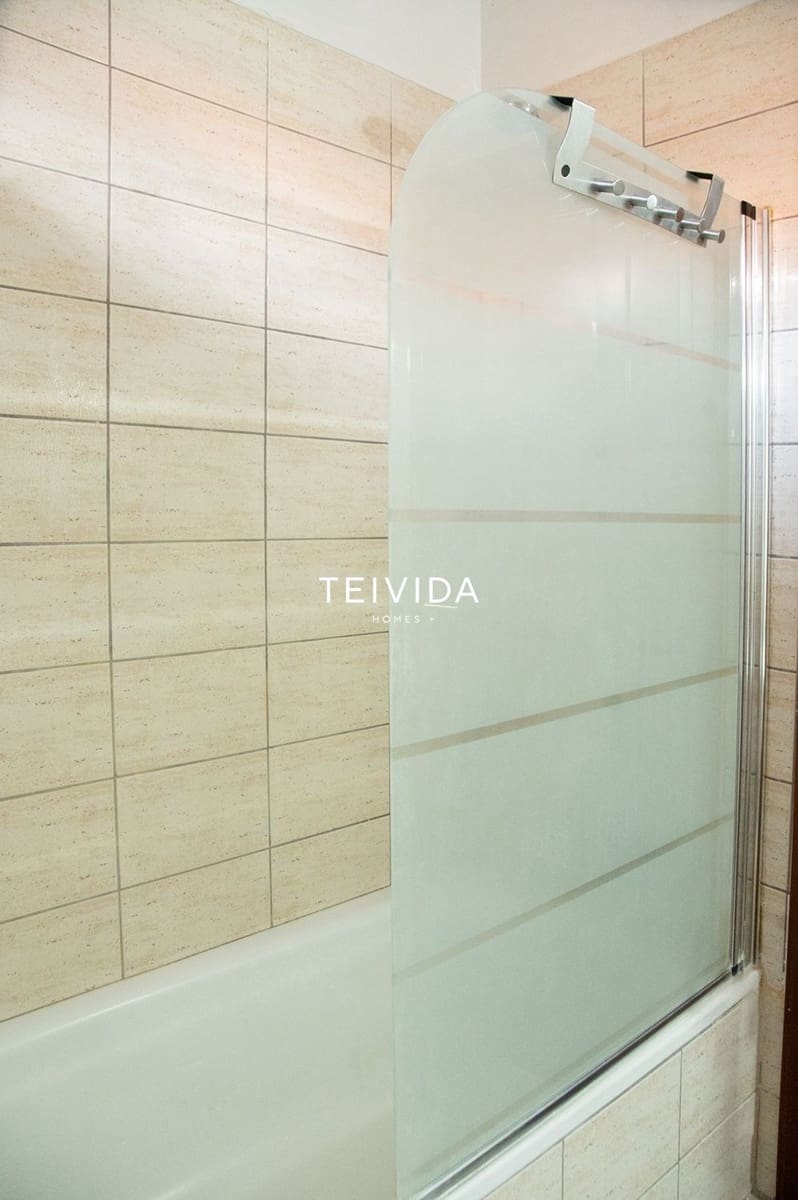 Piso de 3 habitaciones en Guía de Isora en venta con garaje - 320.000 € (Ref: 9898380)