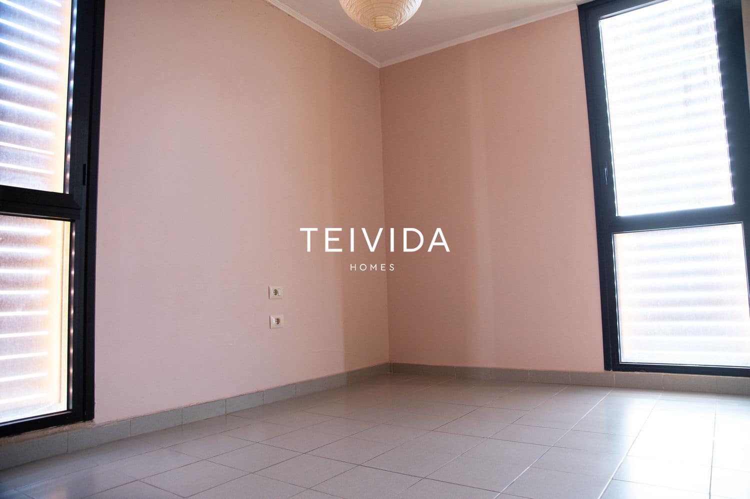 Piso de 3 habitaciones en Guía de Isora en venta con garaje - 320.000 € (Ref: 9898380)