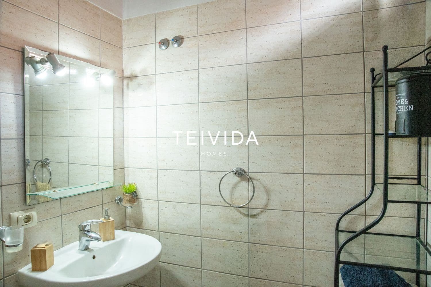 Piso de 3 habitaciones en Guía de Isora en venta con garaje - 320.000 € (Ref: 9898380)