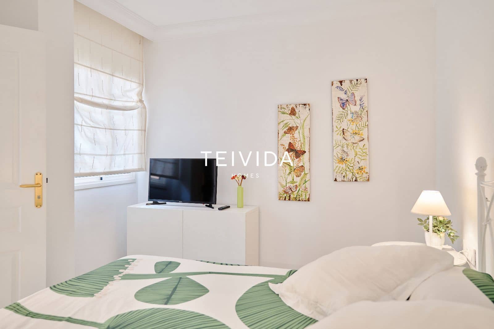 2 bedroom Flat for sale in Playa del Duque with pool garage - € 860,000 (Ref: 9898382)