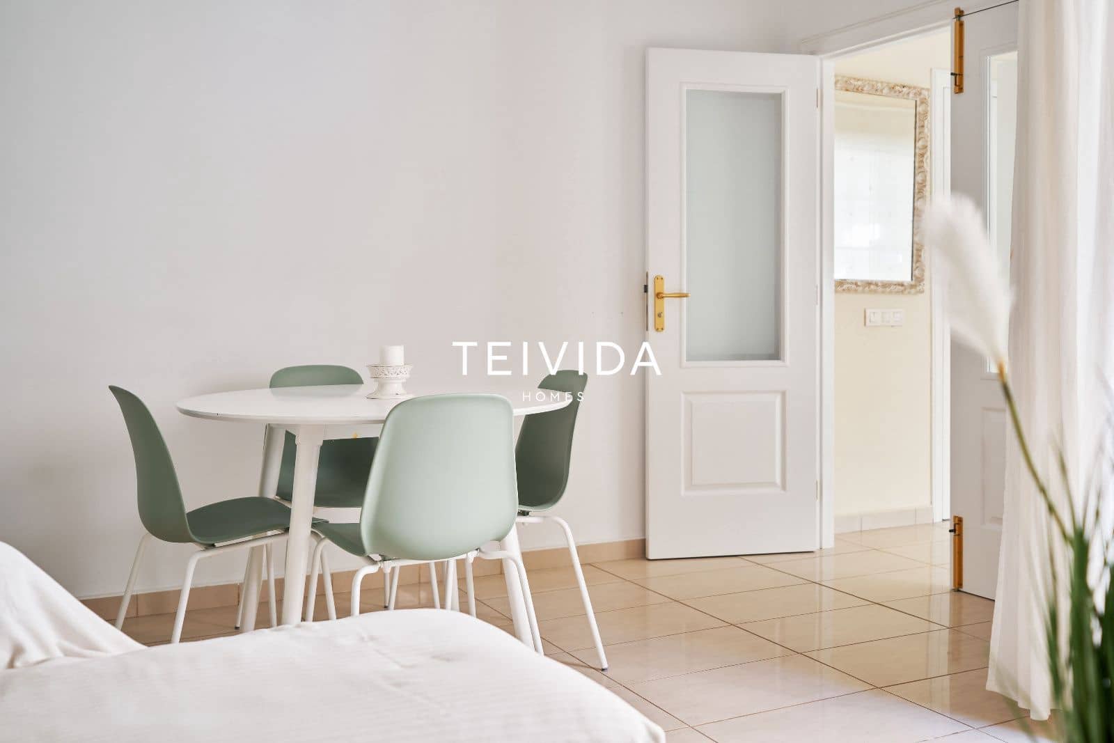 2 bedroom Flat for sale in Playa del Duque with pool garage - € 860,000 (Ref: 9898382)