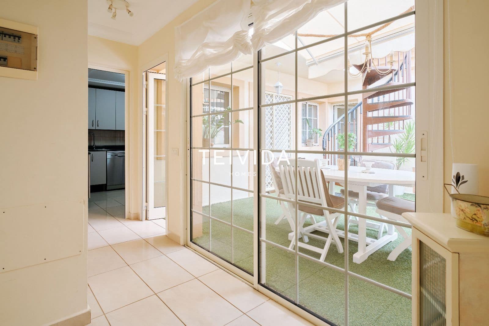 2 bedroom Flat for sale in Playa del Duque with pool garage - € 860,000 (Ref: 9898382)